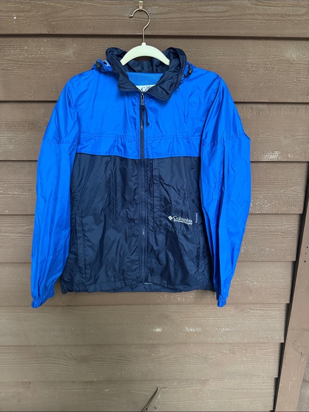 Vintage Columbia Royal Blue and Navy Colorblock Packable Jacket size Medium